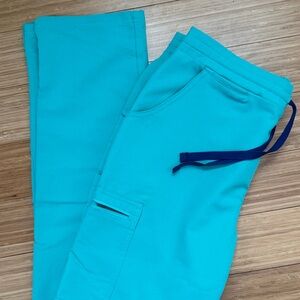 Figs women’s surgical green bottom